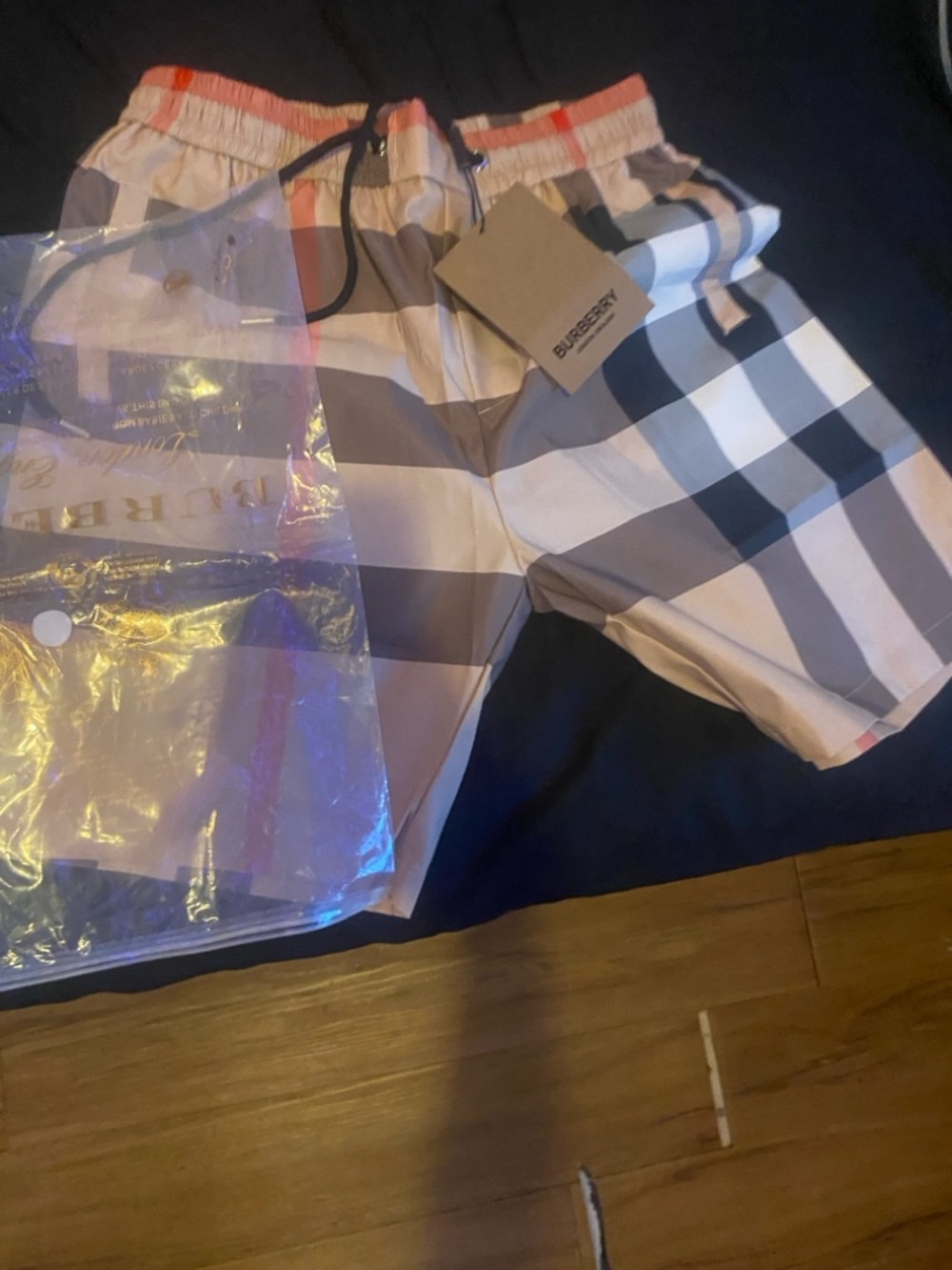 Burberry men Beige Check Shorts size large